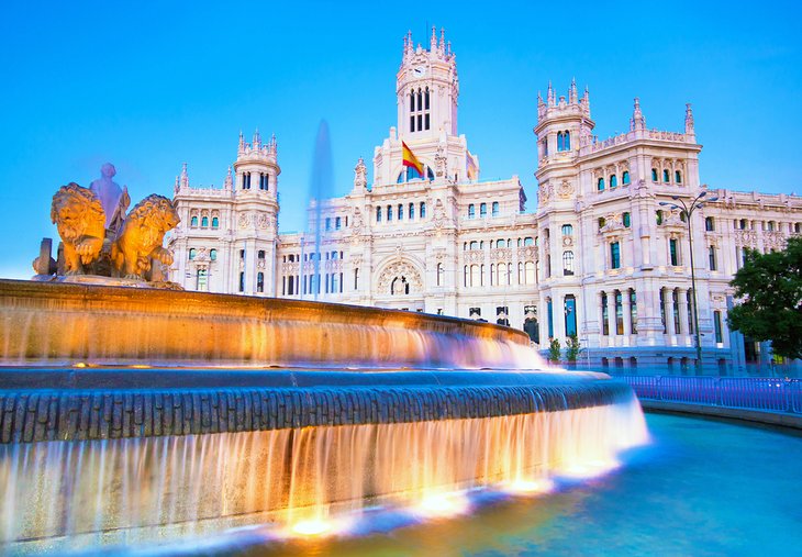 Fuente-de-Cibeles-and-Gran-Via 18 Principales atracciones turísticas en Madrid, España