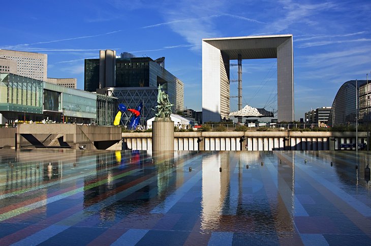 Gran-Arco-de-la-Defensa 31 Atracciones turísticas de París recomendadas por expertos