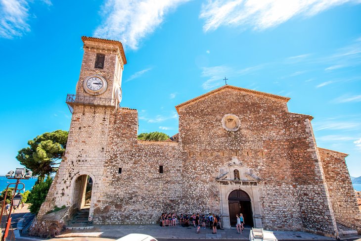 Iglesia-de-Nuestra-Senora-de-la-Esperanza 15 Principales atracciones turísticas en Cannes según la opinión popular