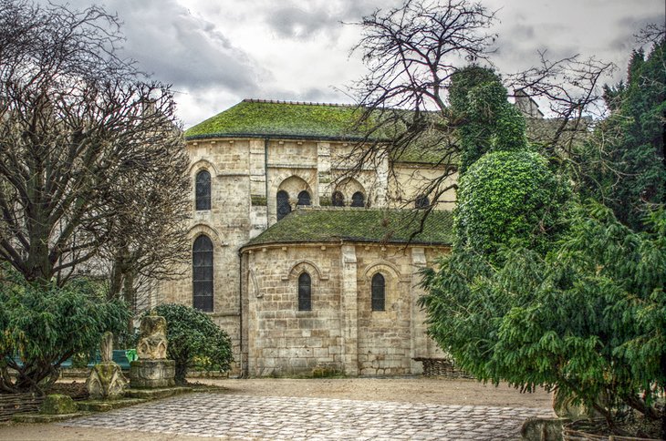 Iglesia-de-Saint-Julien-le-Pauvre 16 Principales atracciones en el Barrio Latino de París