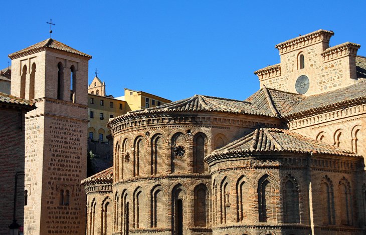 Iglesia-de-Santiago-del-Arrabal 19 Mejores atracciones turísticas de Toledo en España