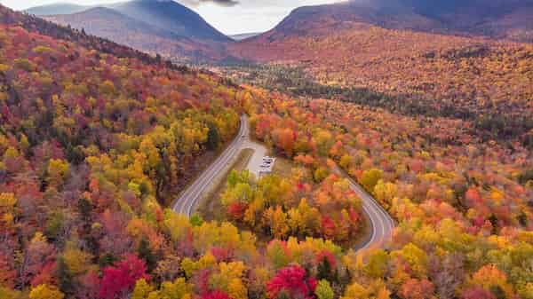 La-autopista-Kancamagus 9 Mejores Lugares para Ver los Colores de Otoño en New Hampshire