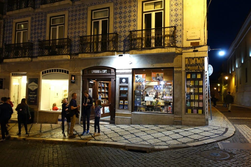 La-libreria-mas-antigua-del-mundo 9 Hechos sorprendentes de Portugal que tal vez no conocías