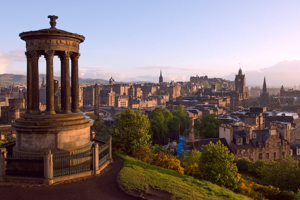 La-mejor-epoca-para-visitar-Edimburgo Descubre la época perfecta para visitar Escocia: Paisajes y tradiciones