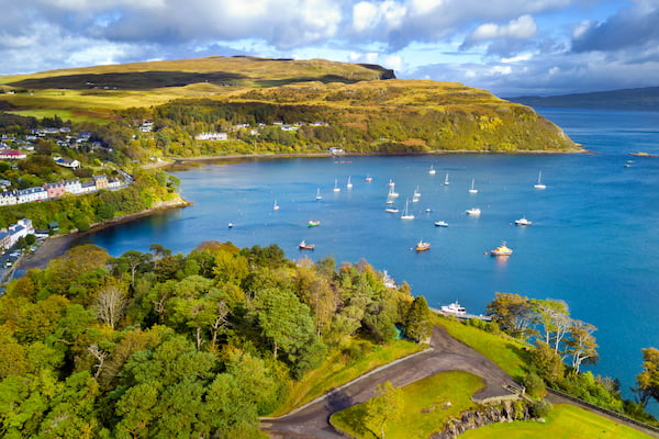 La-mejor-epoca-para-visitar-la-isla-de-Skye Descubre la época perfecta para visitar Escocia: Paisajes y tradiciones