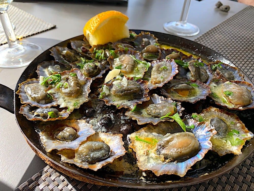 Lapas-Y-Vino-De-Madeira Comida local: La mejor comida para probar en Portugal