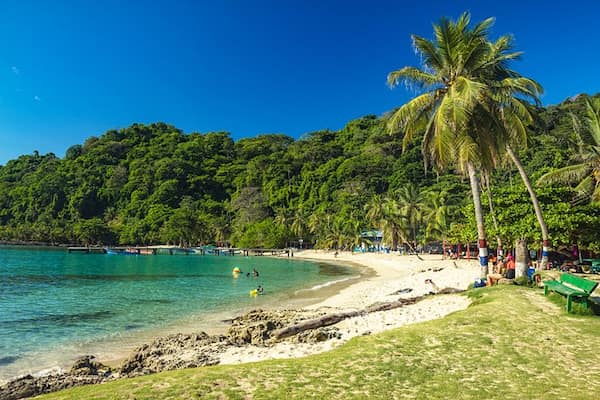 Las-Playas-de-Capurgana-y-el-Camino-a-La-Miel-en-Panama Playas en Colombia: 13 Hermosos lugares que debes visitar