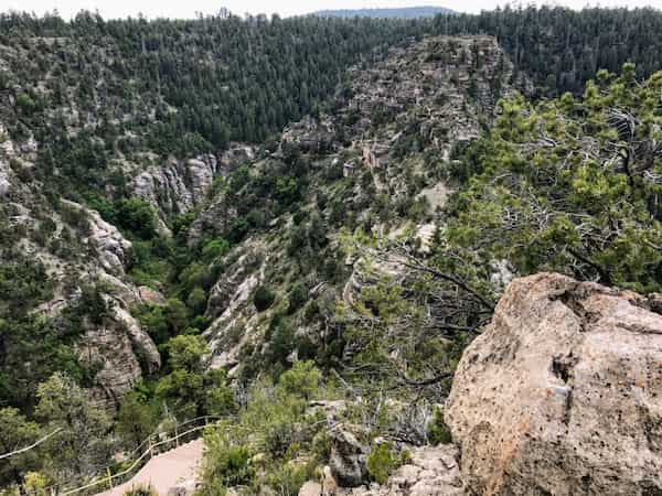 Las-vistas-panoramicas-del-canon-Monumento-Nacional-Walnut-Canyon 7 maravillas para explorar en el Monumento Nacional Walnut Canyon