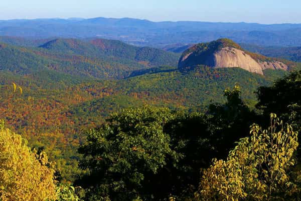 Looking-Glass-Rock 13 Mejores Caminatas cerca de Asheville, Carolina del Norte