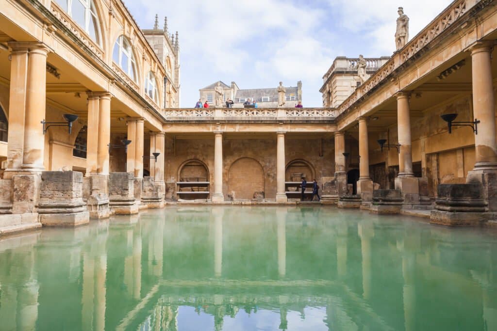 Los-Banos-Romanos-Y-La-Sala-De-Bombas Explora Los sitios históricos en Bath, Inglaterra