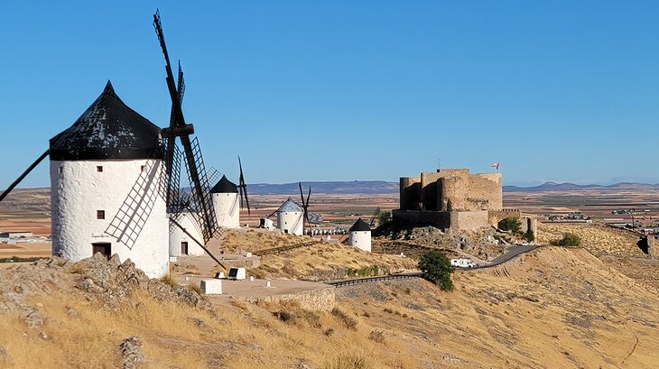 Los-Molinos-de-Viento-en-Consuegra 19 Mejores atracciones turísticas de Toledo en España