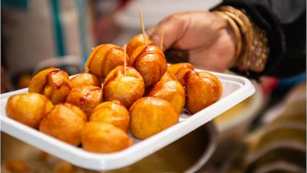 Luqaimat-en-el-cafe-Chai-Halib Deléitate con los Mejores Platos Tradicionales de Qatar en Doha