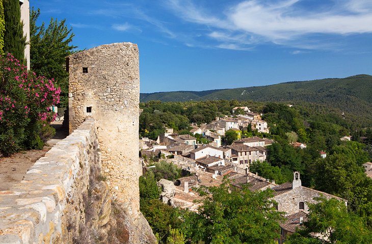 Menerbes-de-Un-ano-en-Provenza 17 Mejores lugares para visitar en Parc Naturel Régional du Luberon, Provenza