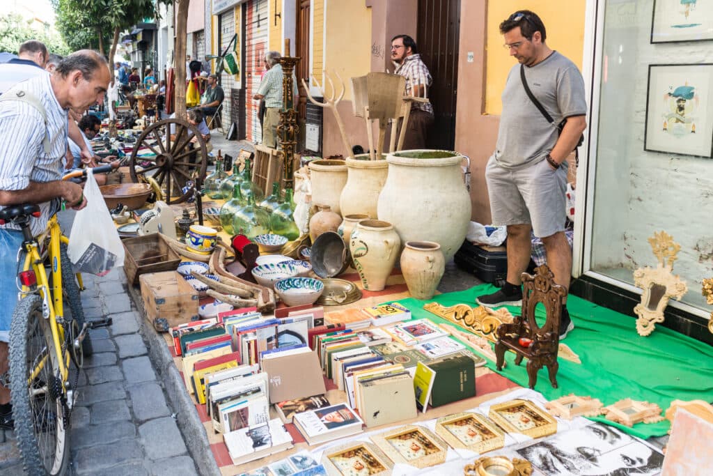 Mercado-historico-de-los-jueves 8 Lugares secretos en Sevilla que debes visitar