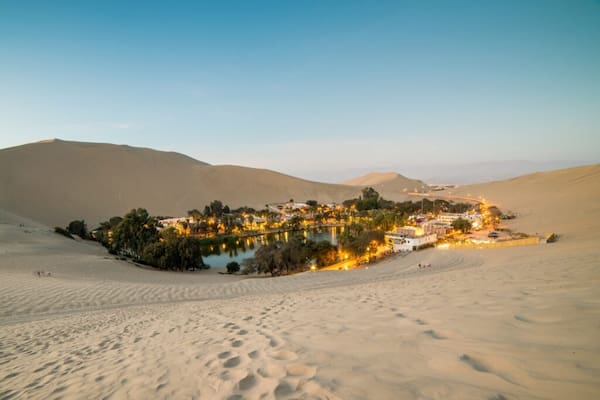 Oasis-de-Huacachina-1 6 Lugares Ocultos en Perú que Definitivamente debes Visitar