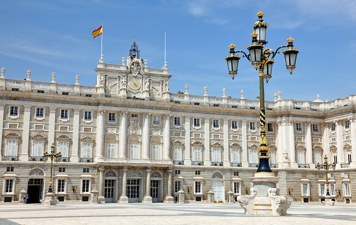 Palacio-Real-y-Jardines 18 Principales atracciones turísticas en Madrid, España