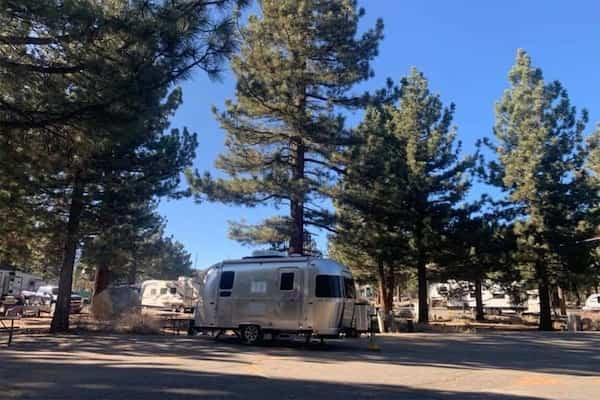 Parque-de-casas-rodantes-Mammoth-Mountain 7 Lugares para Acampar en Mammoth Lakes, California