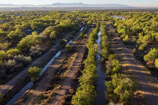 Paseo-del-Bosque-Trail-1 9 Caminatas Cerca de Albuquerque, Nuevo México