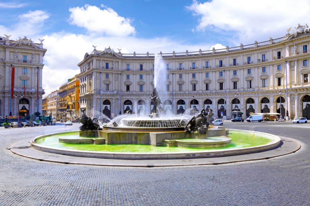 Piazza della Repubblica Corazón histórico y cultural en el centro de la ciudad