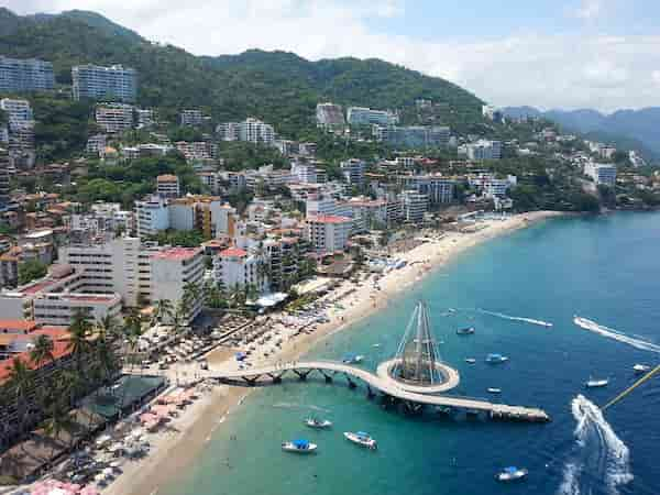 Playa-De-Los-Muertos Puerto Vallarta es el Destino Preferido para los Viajeros LGBTIQ+