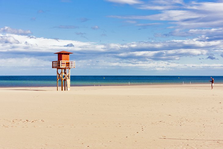 Playa-de-Narbona 14 Mejores playas del SUR de Francia: Explora las joyas costeras de la nación