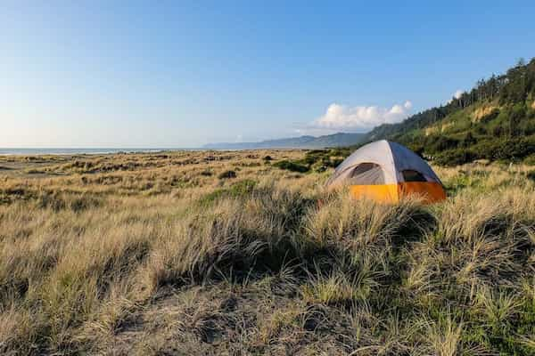 Playa-de-los-acantilados-de-oro 11 Lugares para Acampar Frente al Mar en California