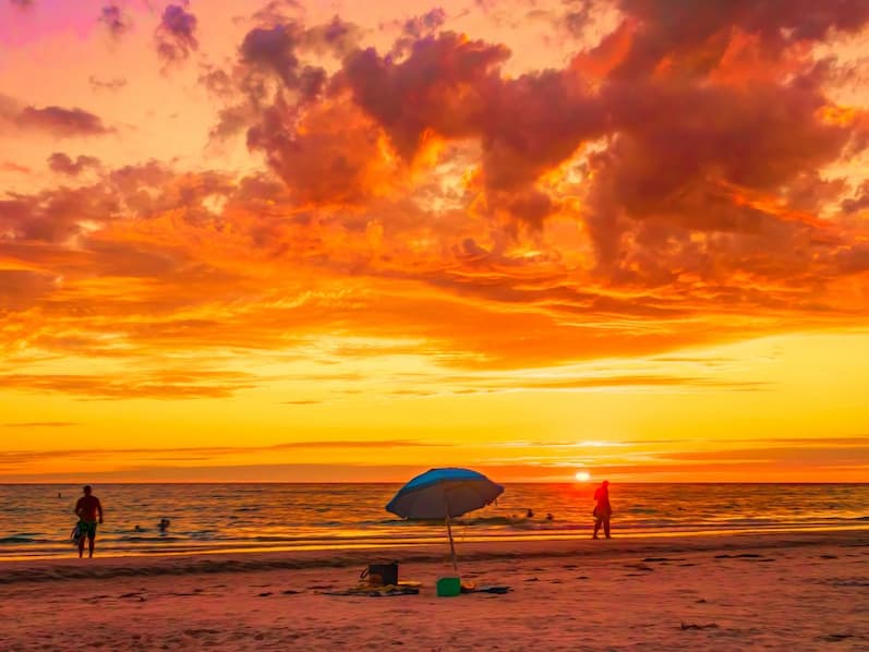 Playa-publica-de-la-isla-Anna-Maria-Florida 15 Mejores Playas de Estados Unidos [Lista Épica]