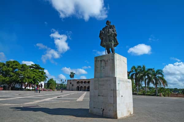 Plaza-de-Espana-1 Lugares para visitar en Santo Domingo que ofrecen belleza natural y diversión