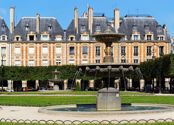 Plaza-de-los-Vosgos 31 Atracciones turísticas de París recomendadas por expertos