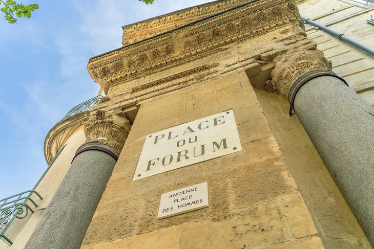 Plaza-del-Foro 11 Principales atracciones turísticas de Arles en Francia