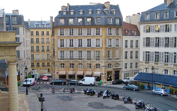 Plaza-del-Odeon 16 Principales atracciones en el Barrio Latino de París