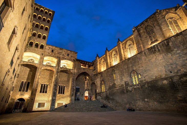 Plaza-del-Rey 20 Mejores lugares para visitar en Barcelona