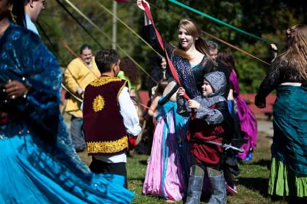 Ponte-tu-armadura-medieval-y-vence-a-tus-enemigos 10 Imperdibles actividades para disfrutar en Connecticut durante el Otoño