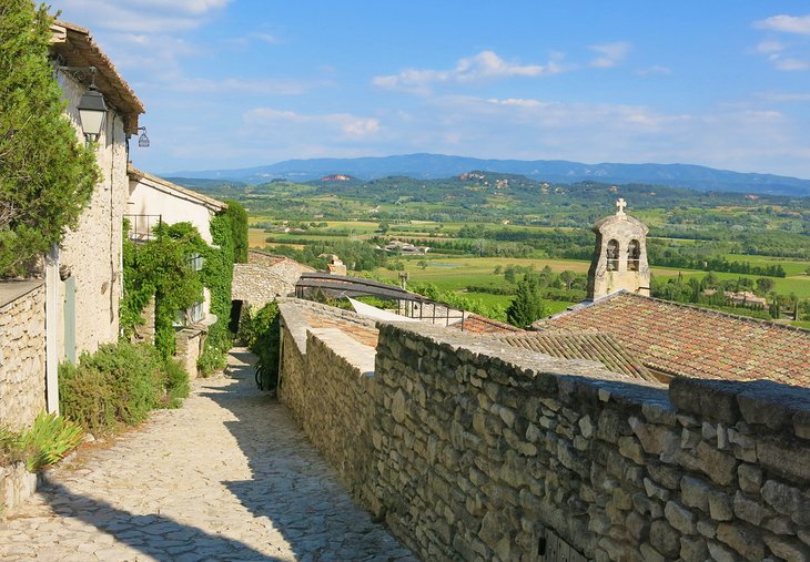 Pueblo-tranquilo-y-encantador-de-Joucas 17 Mejores lugares para visitar en Parc Naturel Régional du Luberon, Provenza