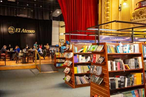 Puedes-disfrutar-de-musica-en-vivo-mientras-compras Librería El Ateneo Grand Splendid, Ubicada en un Antiguo Teatro