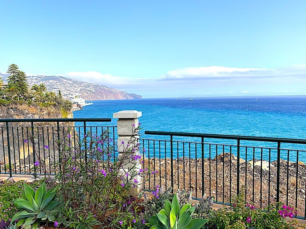 Puedes-quedarte-en-un-hermoso-hotel-de-playa Por qué Madeira es El secreto mejor guardado de Portugal