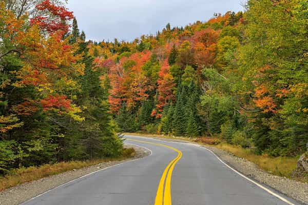 Rangeley-Lakes-Scenic-Byway 9 Hermosos lugares para Ver los Colores del Otoño en Maine