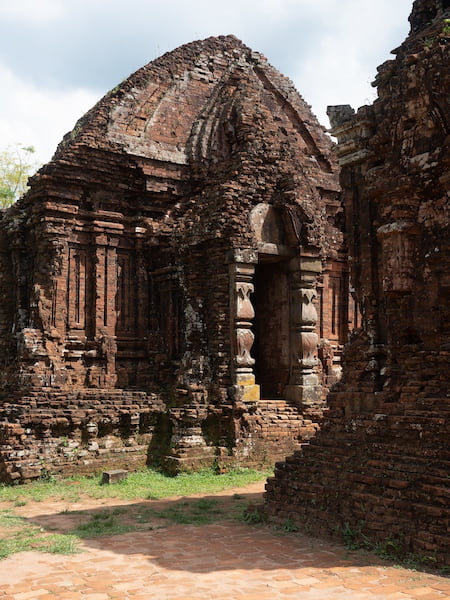 Recorre-el-Santuario-de-My-Son-2 Planes para un día en Hoi An, Vietnam