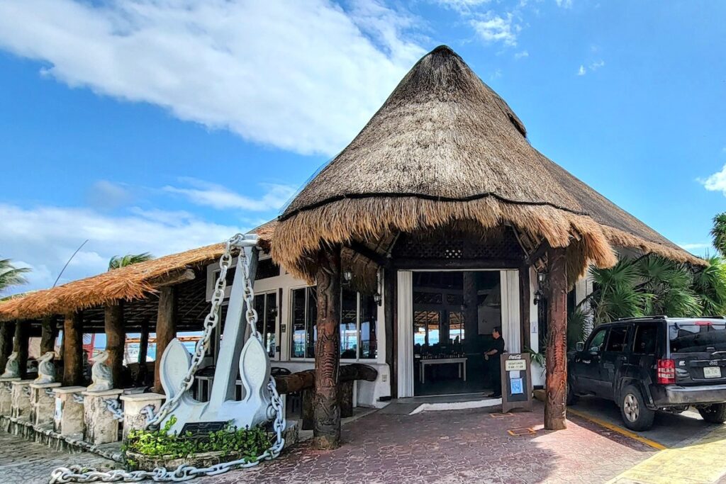 Restaurantes-en-puerto-morelos 9 Espectaculares lugares para visitar en Puerto Morelos