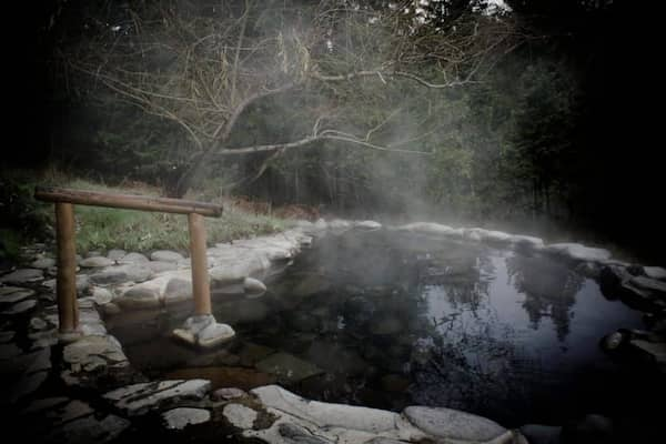 Retiro-holistico-de-las-aguas-termales-de-Breitenbush 11 Aguas Termales en Oregon ¡Relájate y Refréscate!