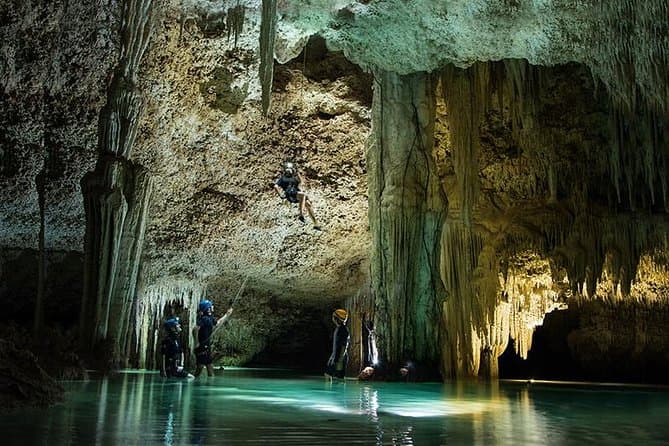 Rio-Secreto-esta-en-lo-profundo-de-la-jungla Río Secreto ¡El increíble río subterráneo en la Riviera Maya