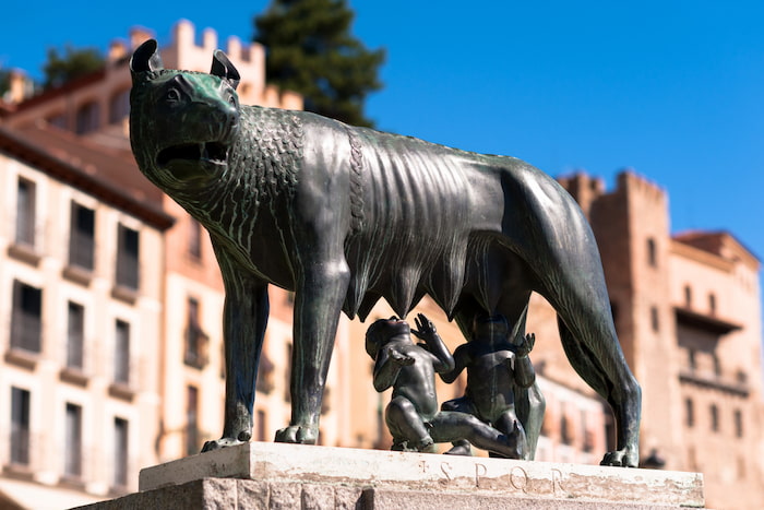 Romulo-y-Remo Monte Palatino: Cuna de la antigua Roma y morada de emperadores