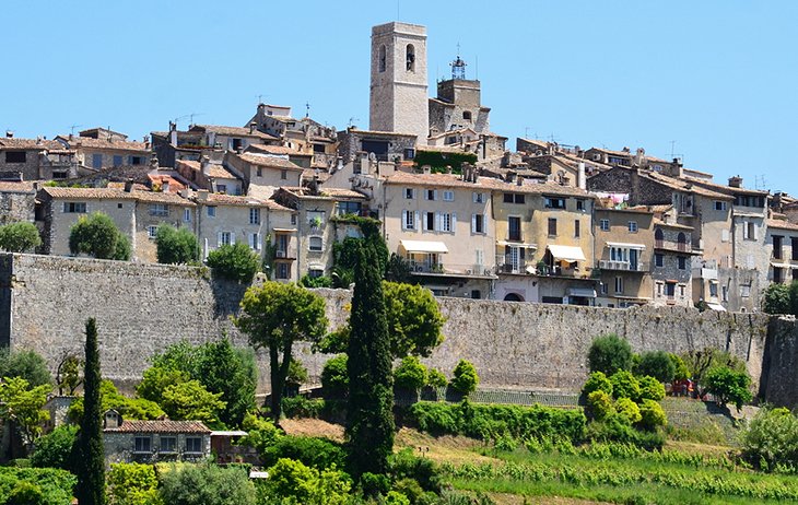 Saint-Paul-de-Vence-un-pueblo-perfecto-en-la-cima-de-una-colina 12 Mejores excursiones de un día en Niza, Francia