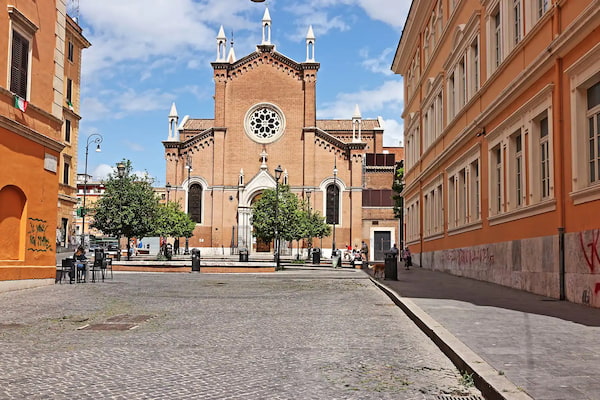 San-Lorenzo-Arte-Urbano 15 Barrios Imperdibles de Roma: Mejores Lugares para Visitar en la Ciudad Eterna