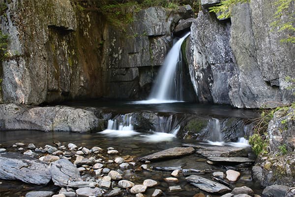 Screw-Auger-Falls-in-Gulf-Hagas-Gorge Espectaculares pozos y playas para nadar en Maine