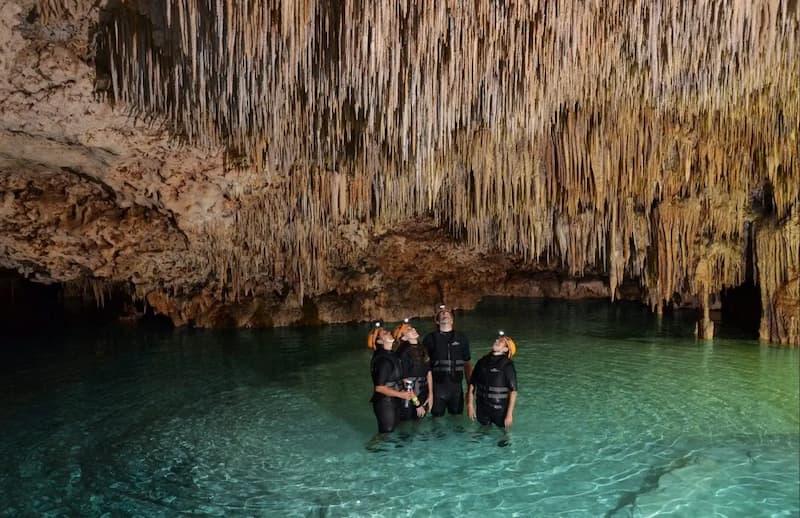 Se-requieren-trajes-de-bano-rio-secreto Río Secreto ¡El increíble río subterráneo en la Riviera Maya