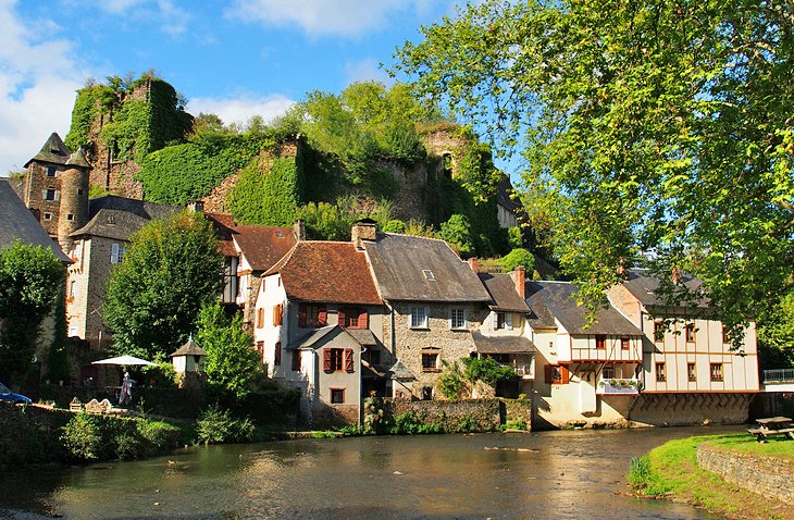 Segur-le-Chateau 12 Mejores lugares para visitar en la región de Limousin