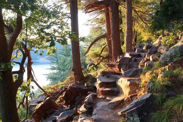 Sendero-de-la-Edad-del-Hielo-del-lago-del-Diablo-a-la-canada-de-Parfrey 10 Rutas de Senderismo en el Parque Estatal Devil's Lake en Wisconsin