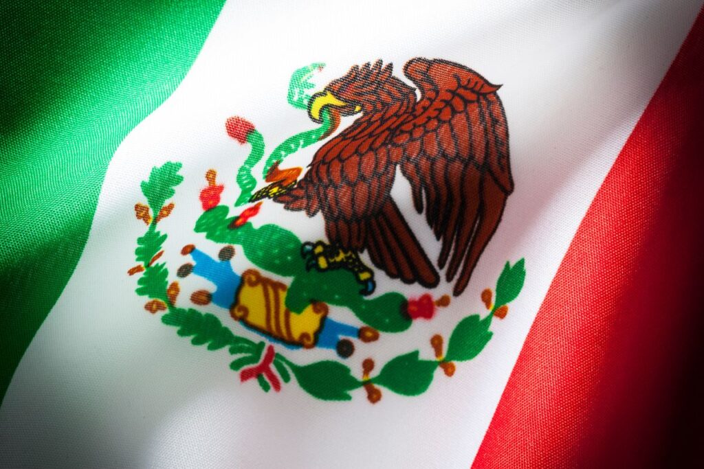 Significado-del-aguila-en-la-bandera-de-Mexico-1024x683 Bandera de México ¡Todo lo que debes saber!