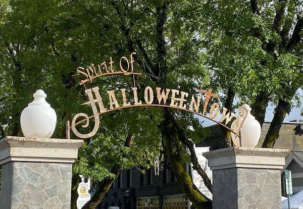 St.-Helens-Oregon-Lugares-para-Visitar-en-Halloween-en-los-EE.-UU 9 Geniales Lugares para Visitar en Halloween en EE. UU